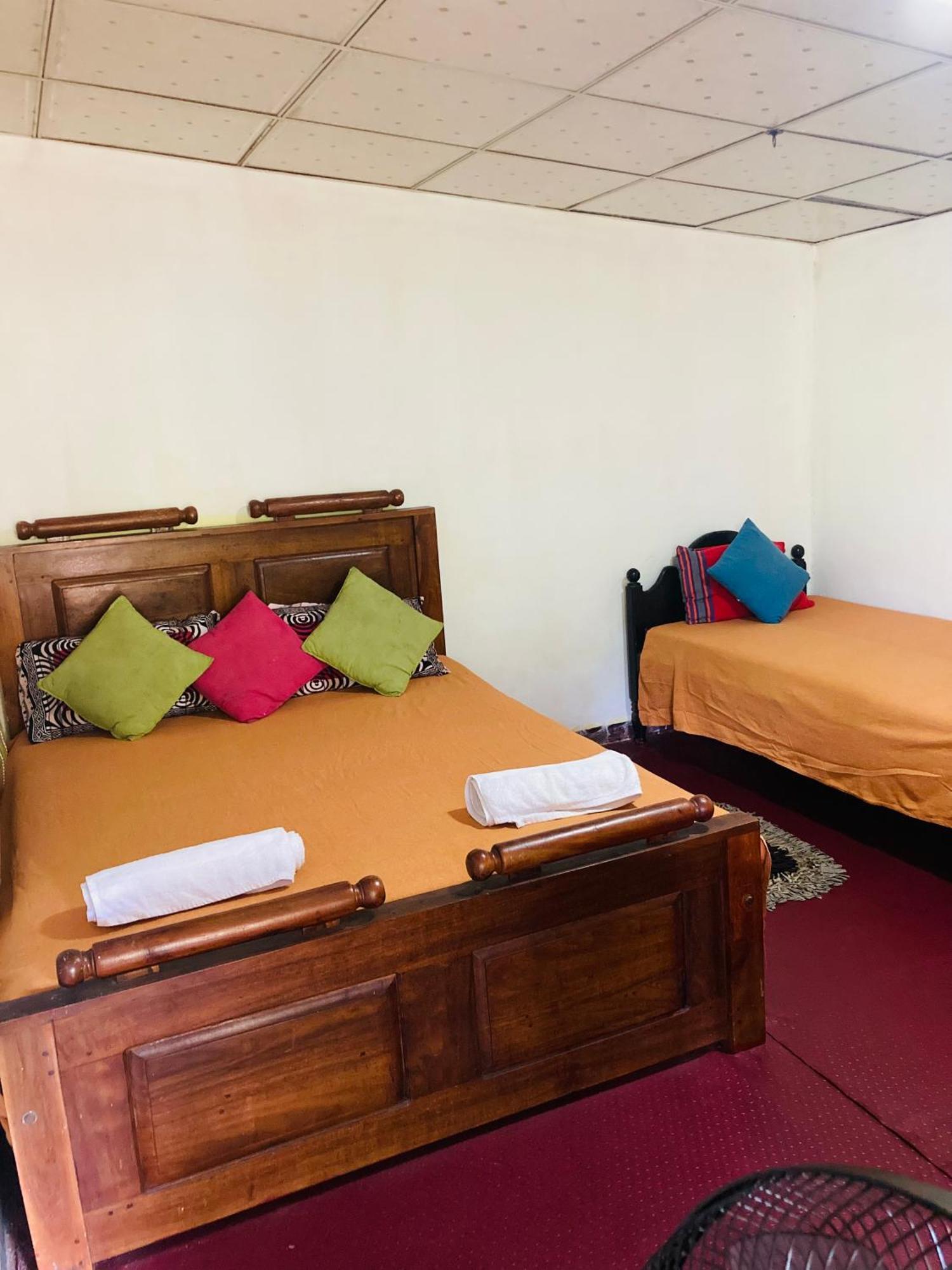 Malee Homestay 波隆纳鲁沃 外观 照片