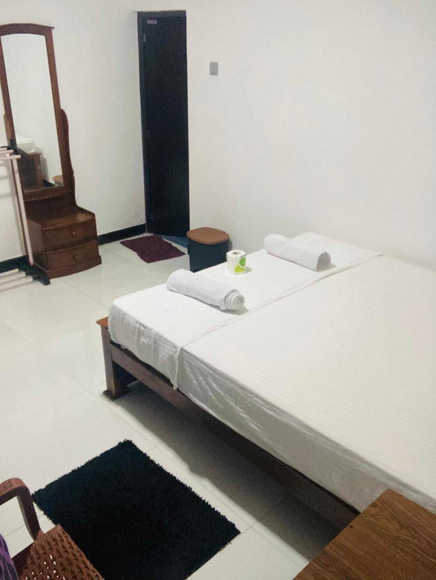 Malee Homestay 波隆纳鲁沃 外观 照片