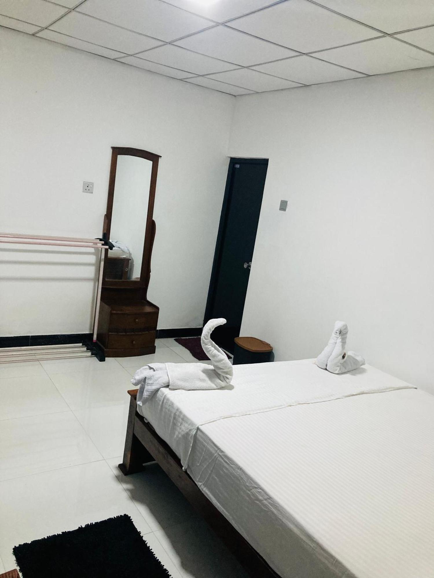 Malee Homestay 波隆纳鲁沃 外观 照片