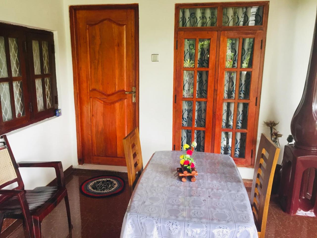 Malee Homestay 波隆纳鲁沃 外观 照片