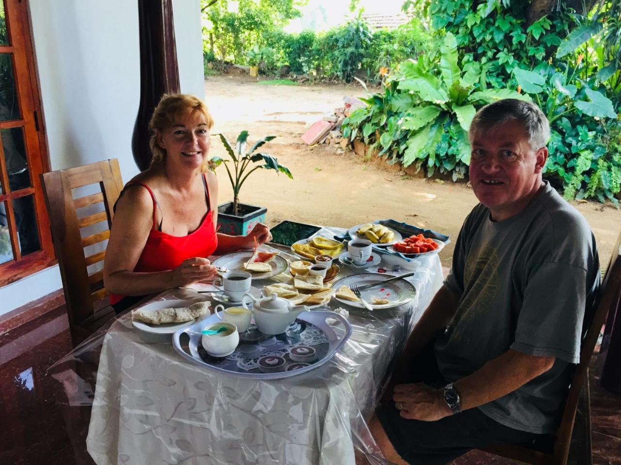 Malee Homestay 波隆纳鲁沃 外观 照片