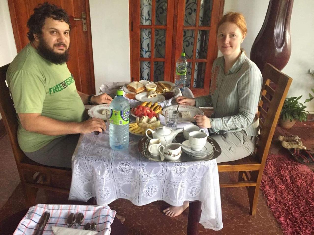 Malee Homestay 波隆纳鲁沃 外观 照片