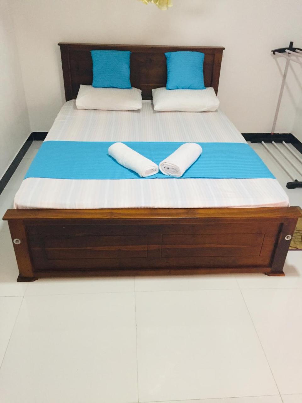 Malee Homestay 波隆纳鲁沃 外观 照片