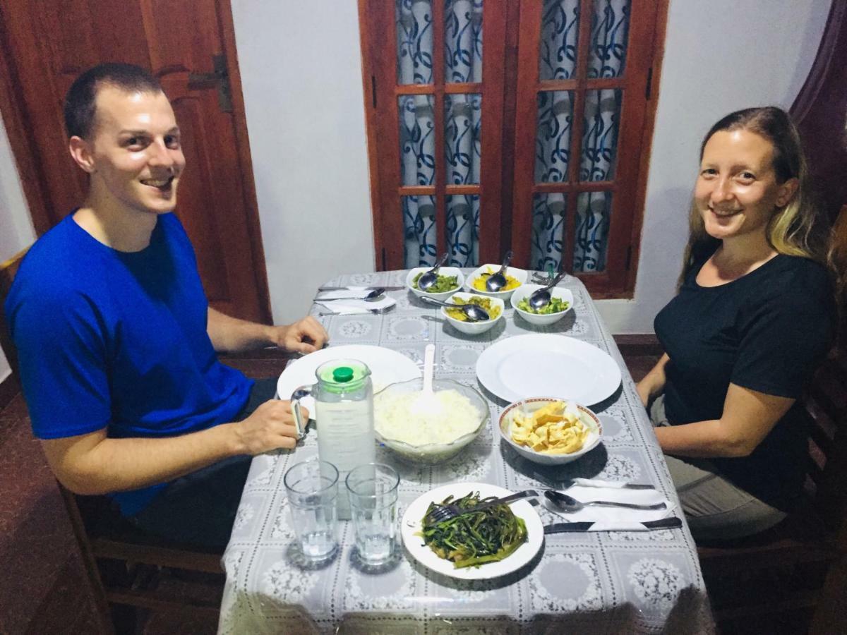 Malee Homestay 波隆纳鲁沃 外观 照片