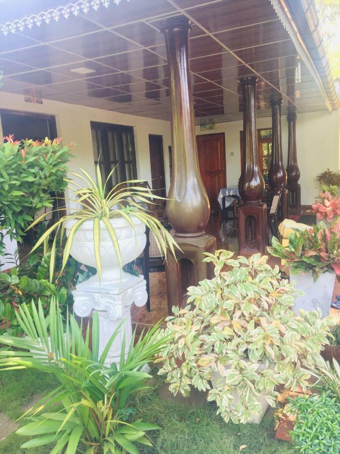 Malee Homestay 波隆纳鲁沃 外观 照片