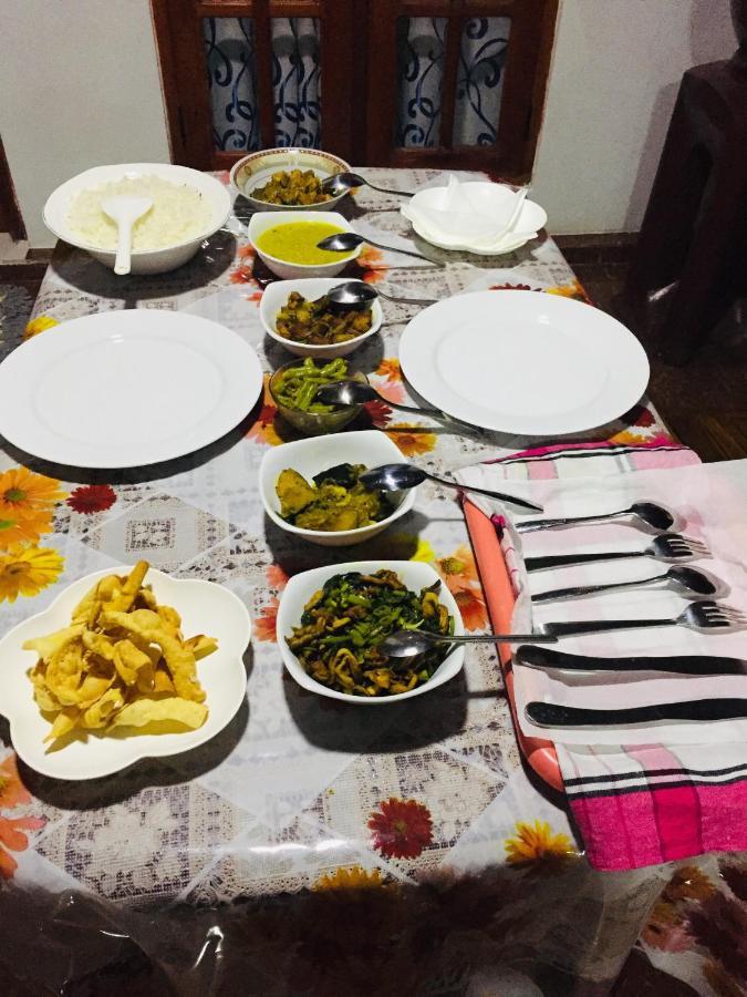 Malee Homestay 波隆纳鲁沃 外观 照片